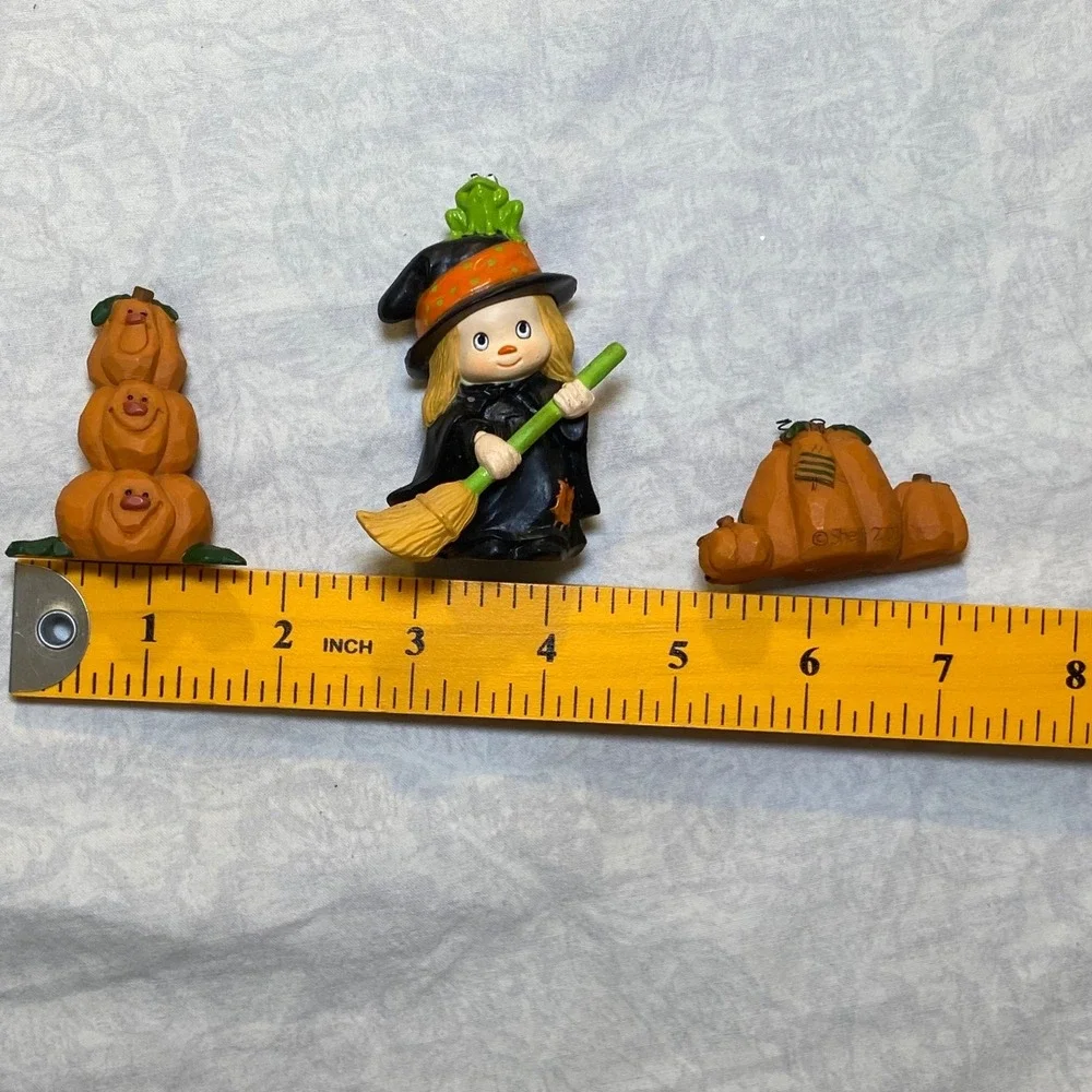 Shelly's Pumpkin Patch Halloween Figurine Set Witch & Pumpkins 2005 Lot‎ 3